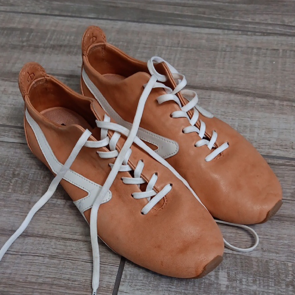 RAG & BONE..RETRO LEATHER RUNNERS..SIZE 36